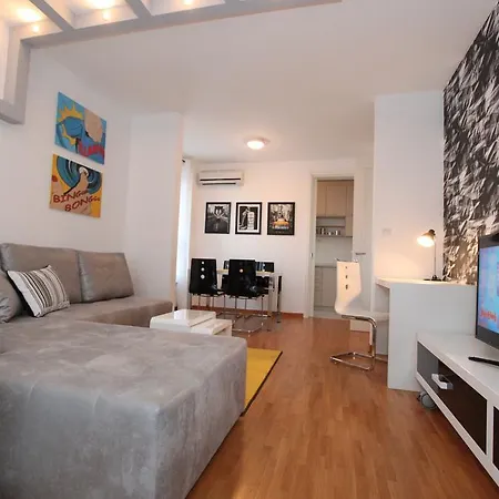 New Neven, Parking 5 Evra Dan Belgrade