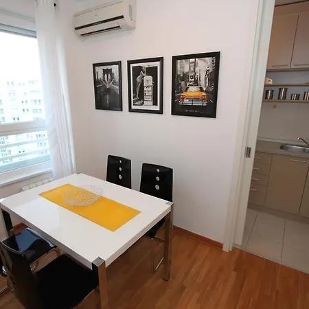 New Neven, Parking 5 Evra Dan 贝尔格莱德